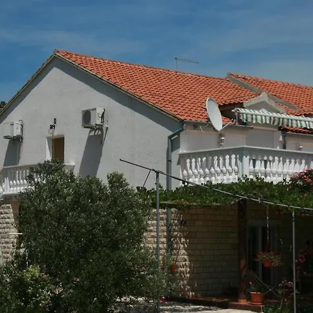 بيت ضيافة And With Parking Space Jezera, Murter - 5082