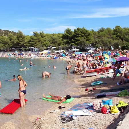 Gostinjska kuća And With Parking Space Jezera, Murter - 5082 3*