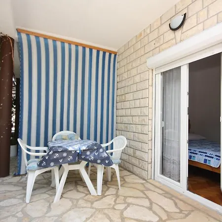 And With Parking Space - Murter - 5082 Guest house 3*