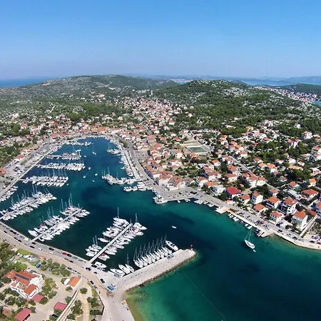Gostinjska kuća And With Parking Space Jezera, Murter - 5082