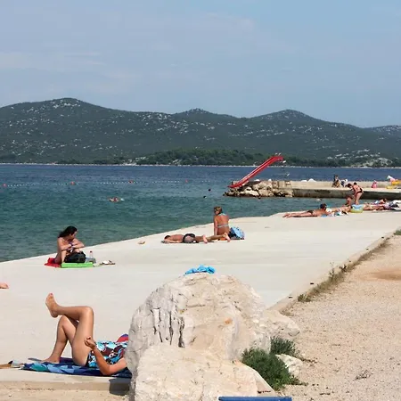 Gostinjska kuća And With Parking Space Jezera, Murter - 5082 3*