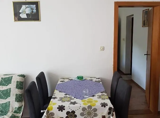 Гостевой дом And With Parking Space Jezera, Murter - 5082 Езера